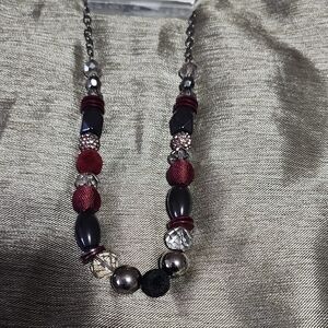 Elegant Beaded Necklace - Black and Red